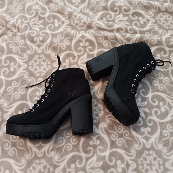 Boots size 7 - Picture 4 of 7